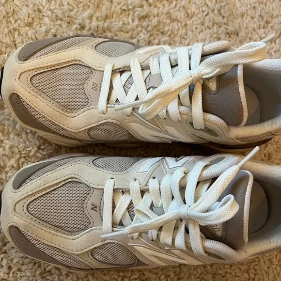 New Balance Cream and Gray Athletic Shoes 9060 - Picture 4 of 11